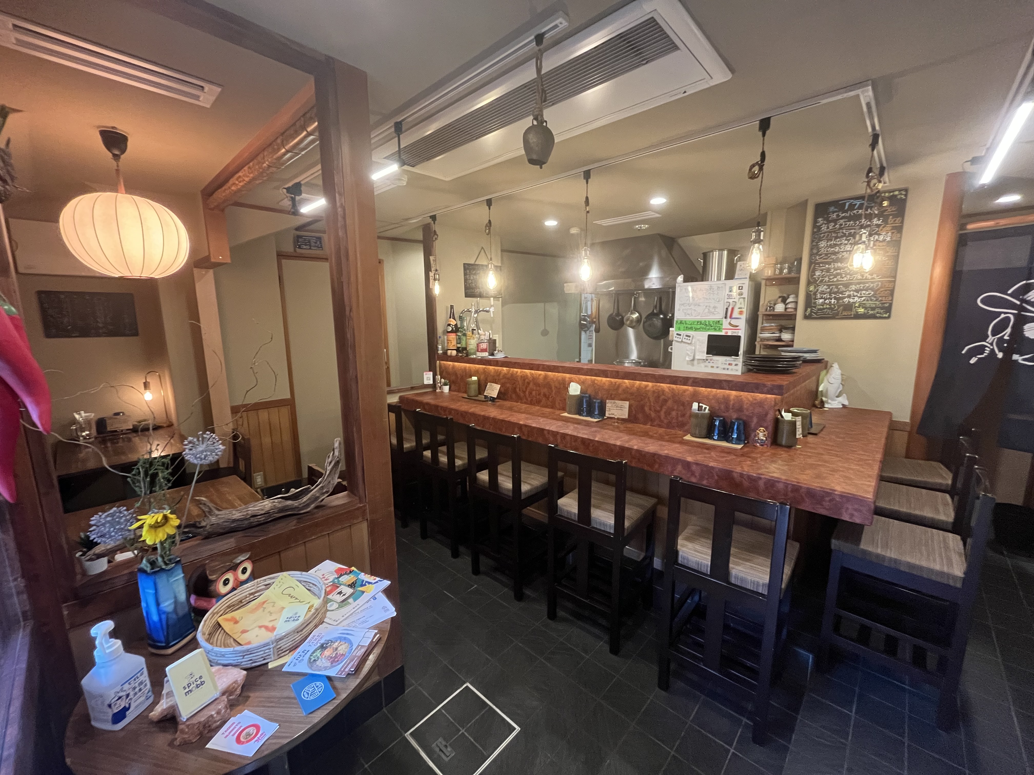 spicemobb カレーとアテと酒の店舗写真2